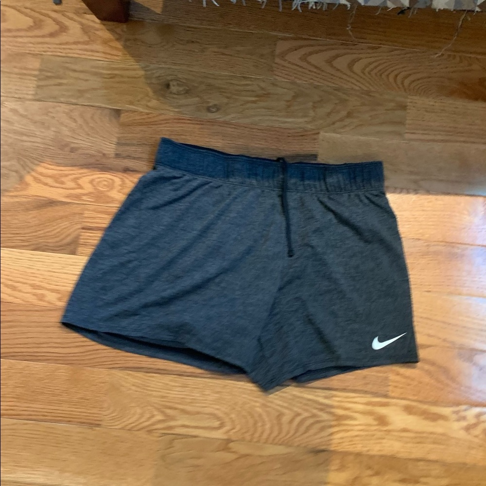 Woman’s nike shorts small